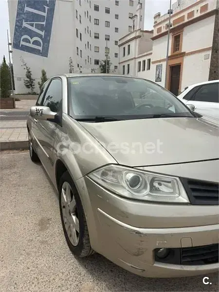 Usado Renault Mégane Dynamique 115 CV (84 kW) 2006 Beige Berlina