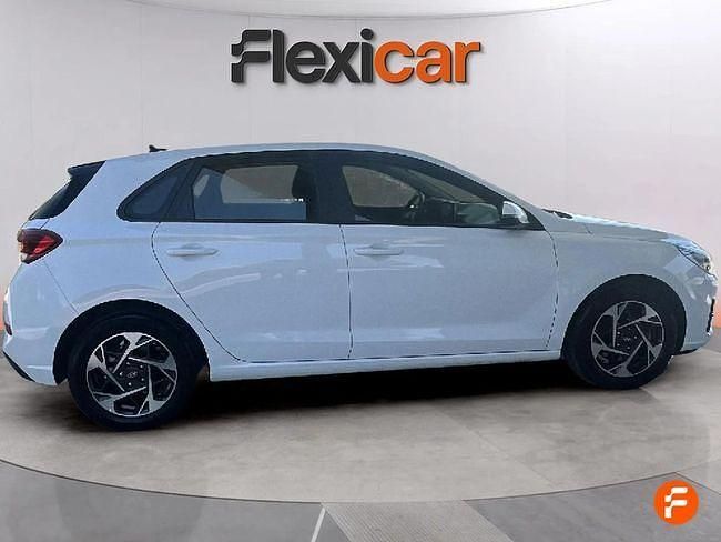 Usado Hyundai i30 120 CV (88 kW) 2024 Blanco Berlina
