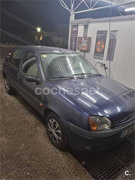 Usado Ford Fiesta Ambiente 60 CV (44 kW) 2000 Azul Utilitario
