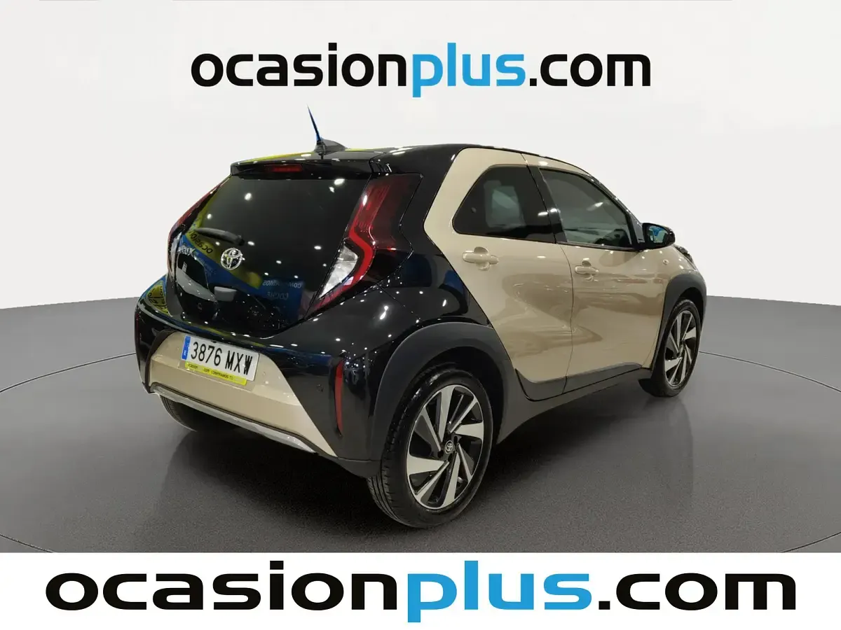 Usado Toyota Aygo X 72 CV (52 kW) 2025 Beige SUV