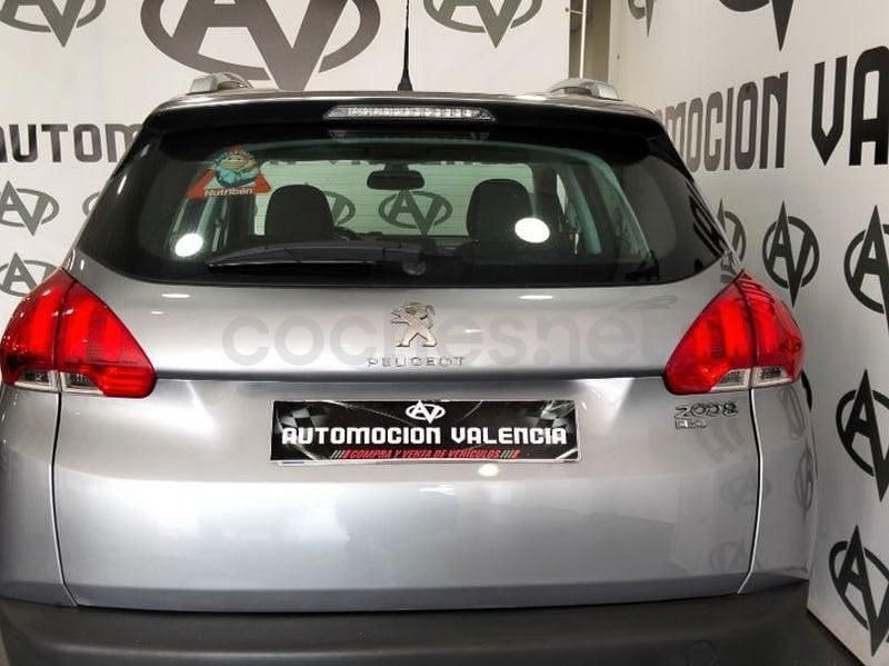 Usado Peugeot 2008 Active 92 CV (67 kW) 2015 Gris / plata SUV