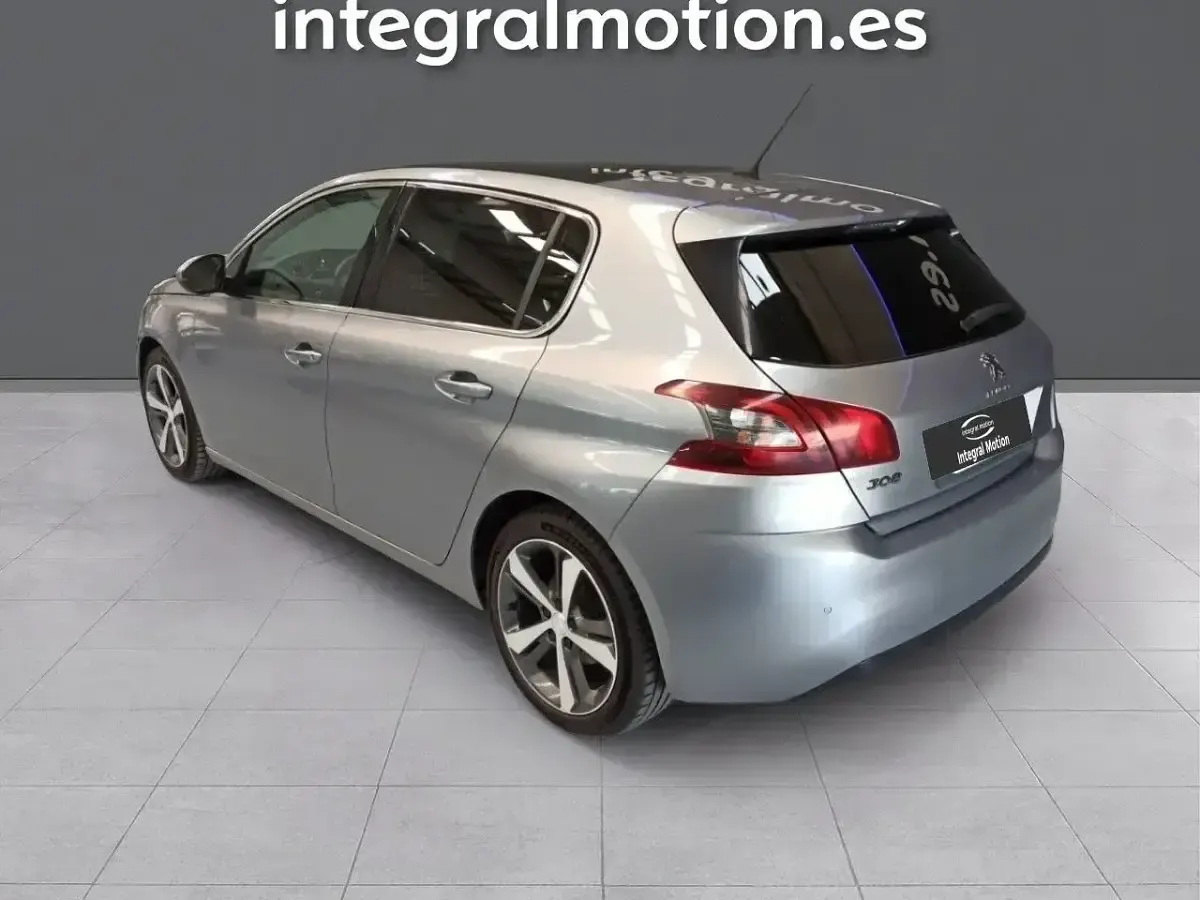 Usado Peugeot 308 Allure 131 CV (96 kW) 2018 Gris Berlina