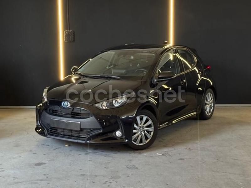 Negro Usado 2023 Toyota Yaris Hybrid Active Berlina | 17.990 € (Super precio) - Imagen 1/4