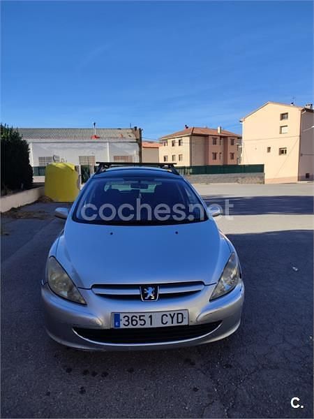 Usado Peugeot 307 110 CV (80 kW) 2004 Gris / plata Familiar