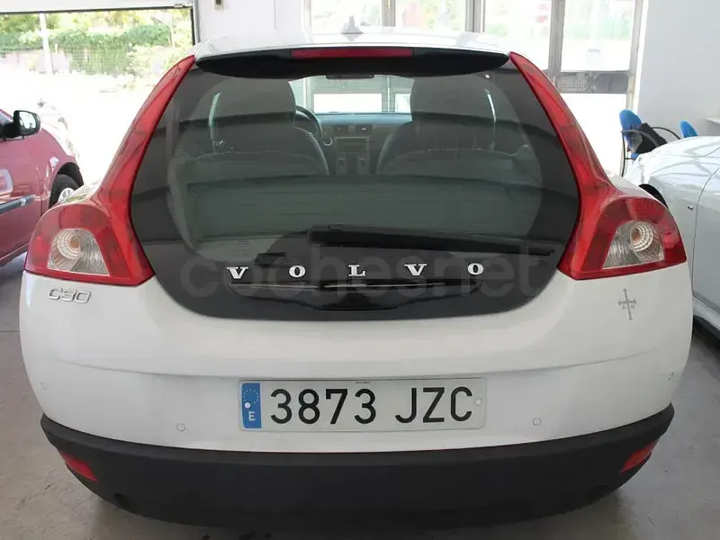 Usado Volvo C30 Momentum 100 CV (73 kW) 2008 Blanco Utilitario