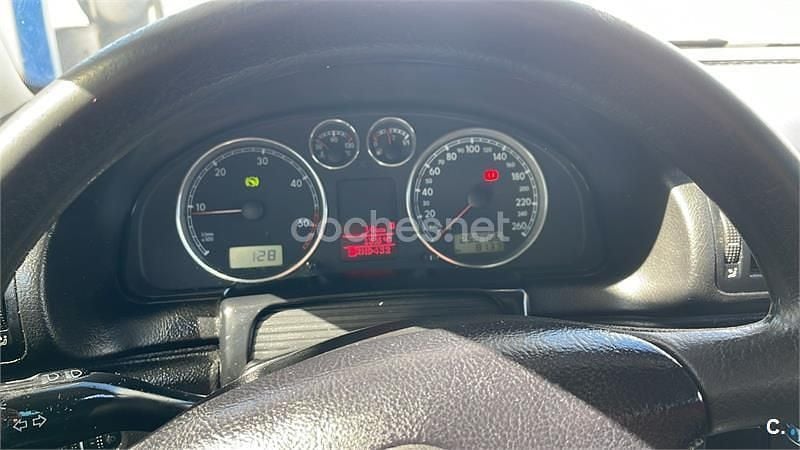 Usado VW Passat Trendline 130 CV (95 kW) 2003 Azul Berlina