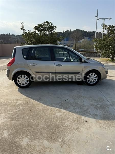 Usado Renault Scénic II 130 CV (95 kW) 2007 Beige Monovolumen