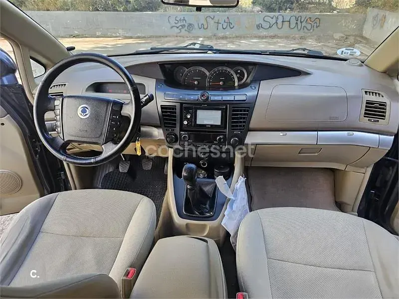 Usado SsangYong Rodius Limited 165 CV (121 kW) 2010 Gris / plata Monovolumen