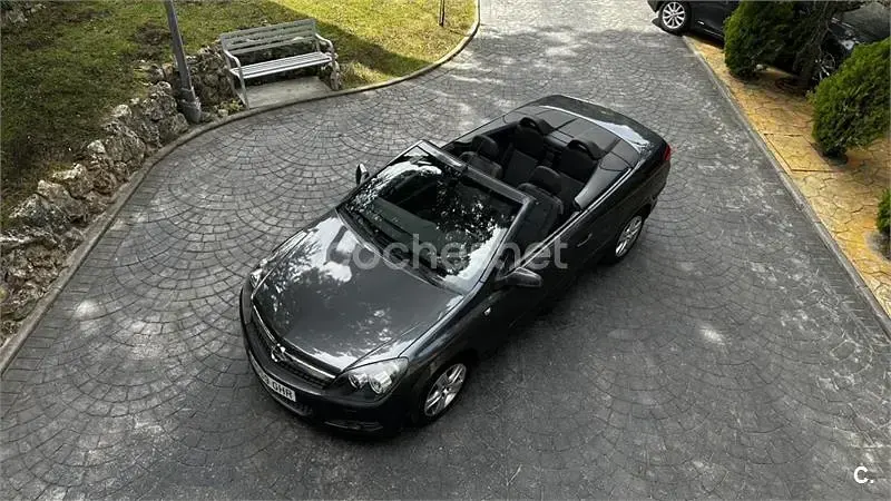 Usado Opel Astra Cabriolet Cosmo 140 HP (102 kW) 2008 Cinzento Cabrios