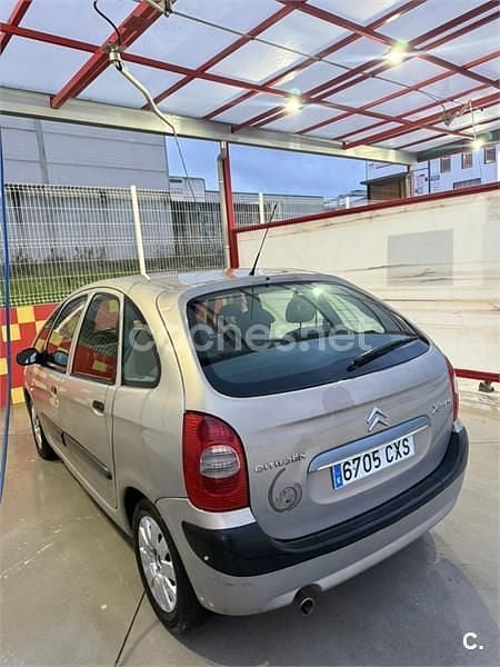 Usado Citroën Xsara Picasso 90 CV (66 kW) 2004 Beige Monovolumen