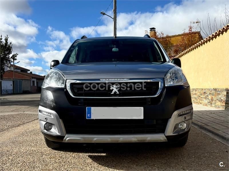 Usado Peugeot TePee Outdoor 100 CV (73 kW) 2016 Gris / plata Monovolumen