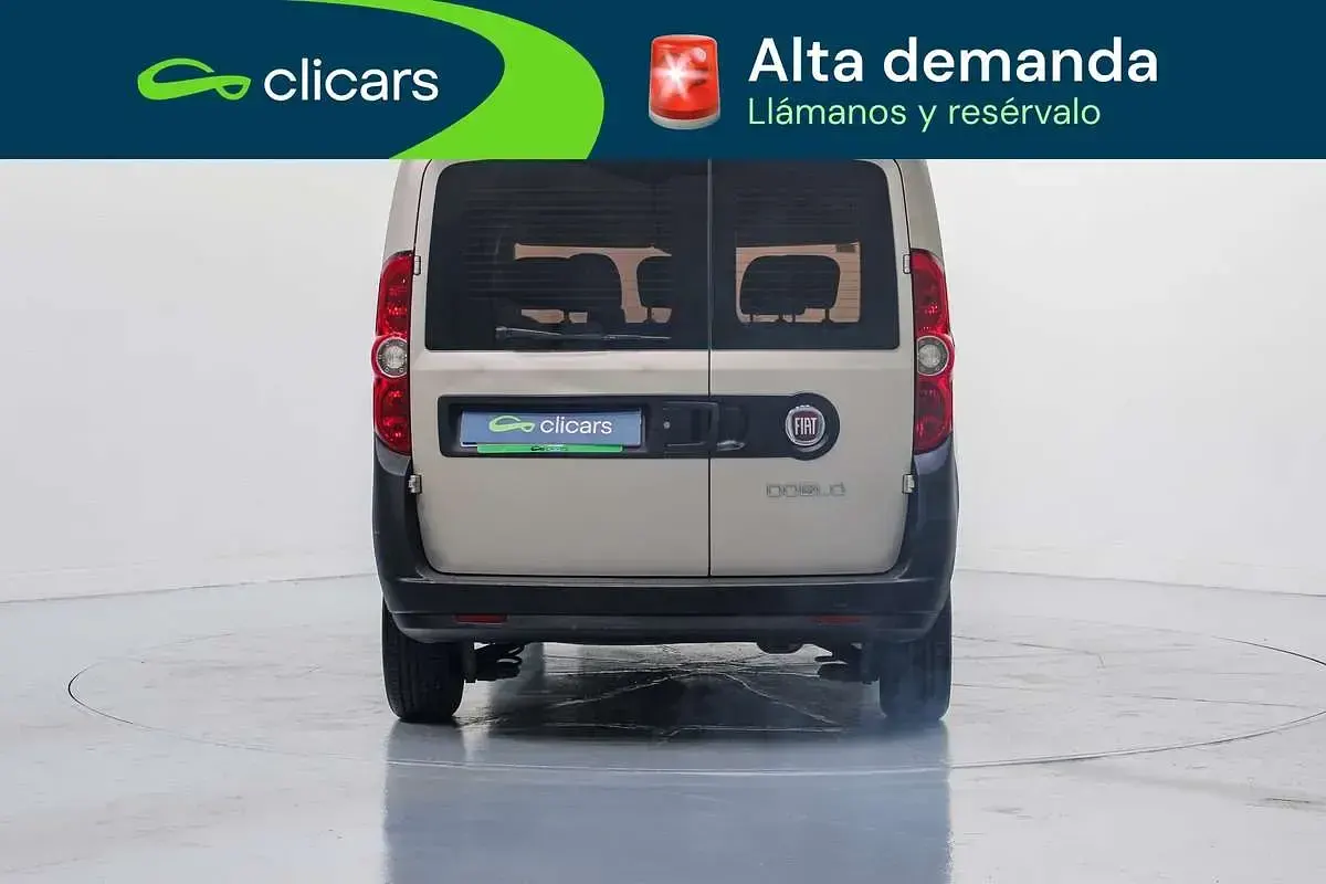 Usado Fiat Doblò Active 90 CV (66 kW) 2015 Amarillo Monovolumen
