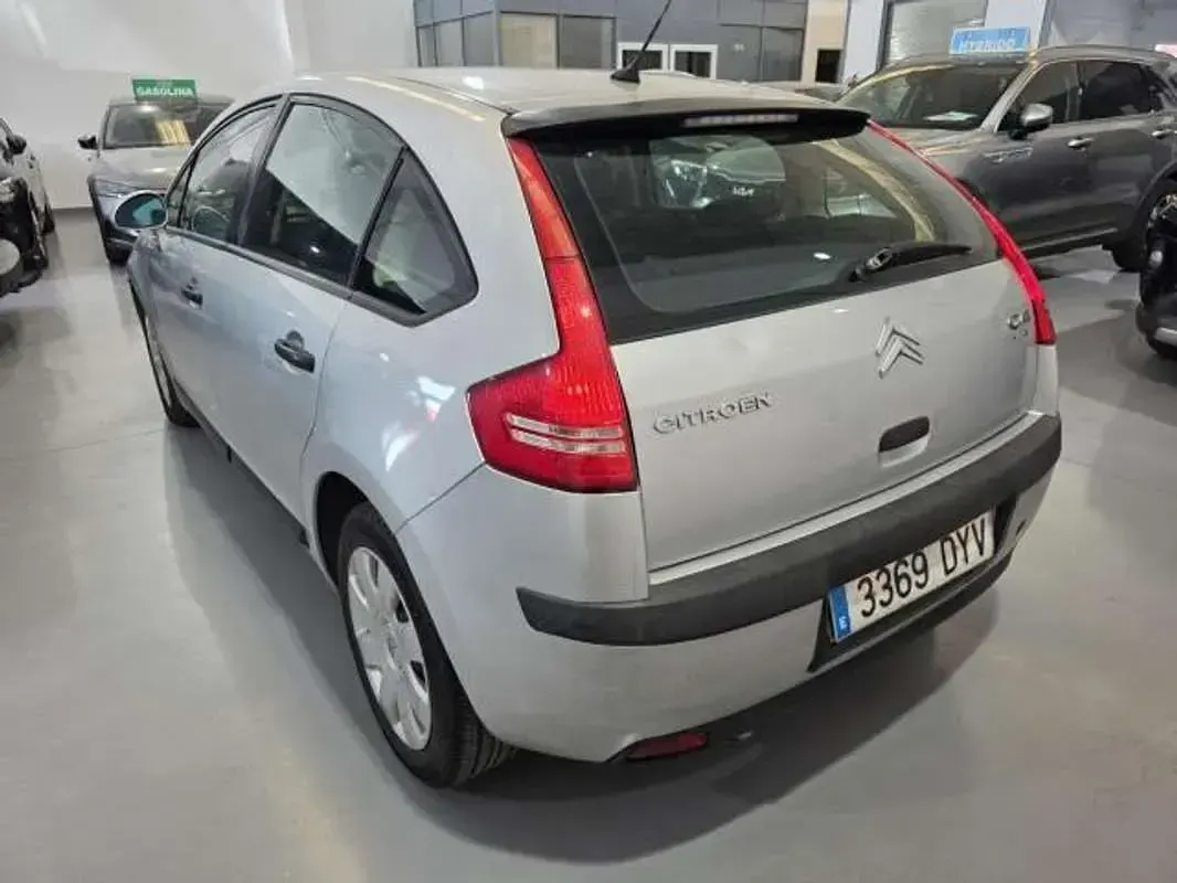 Usado Citroën C4 Seduction 92 CV (67 kW) 2006 Plateado Utilitario