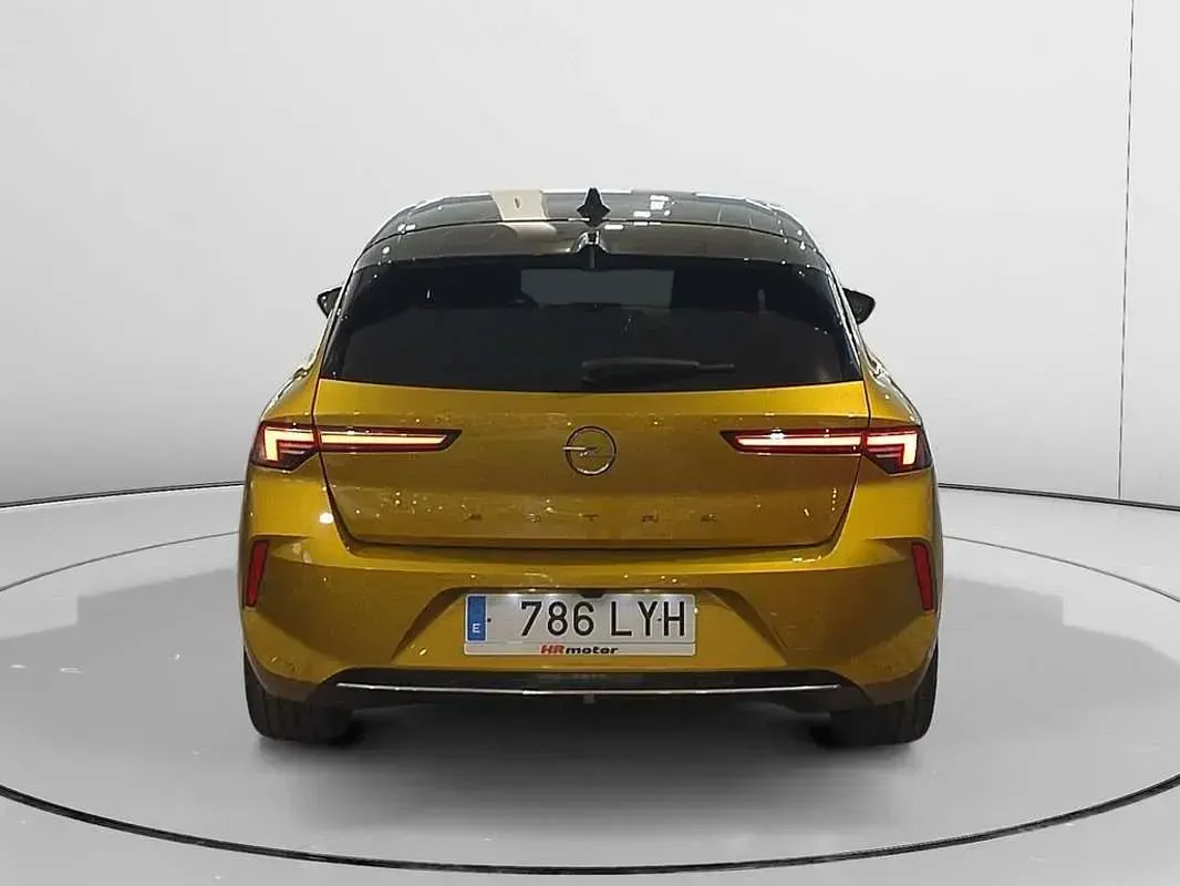 Usado Opel Astra Ultimate 131 CV (96 kW) 2022 Amarillo Utilitario