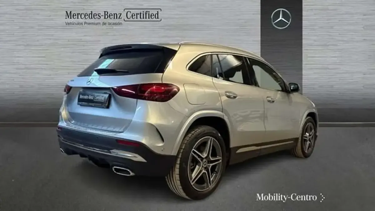 Usado Mercedes GLA250 165 CV (121 kW) 2025 Plateado SUV