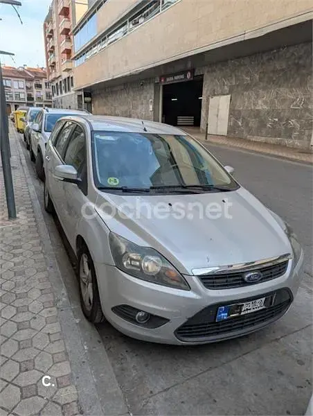 Usado Ford Focus Trend 109 CV (80 kW) 2008 Gris / plata Familiar