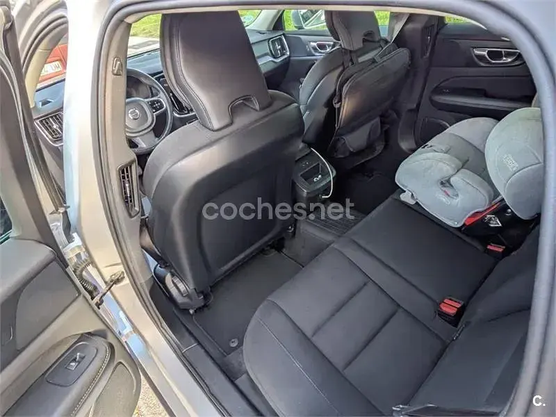 Usado Volvo V60 Momentum 150 CV (110 kW) 2019 Gris / plata Familiar