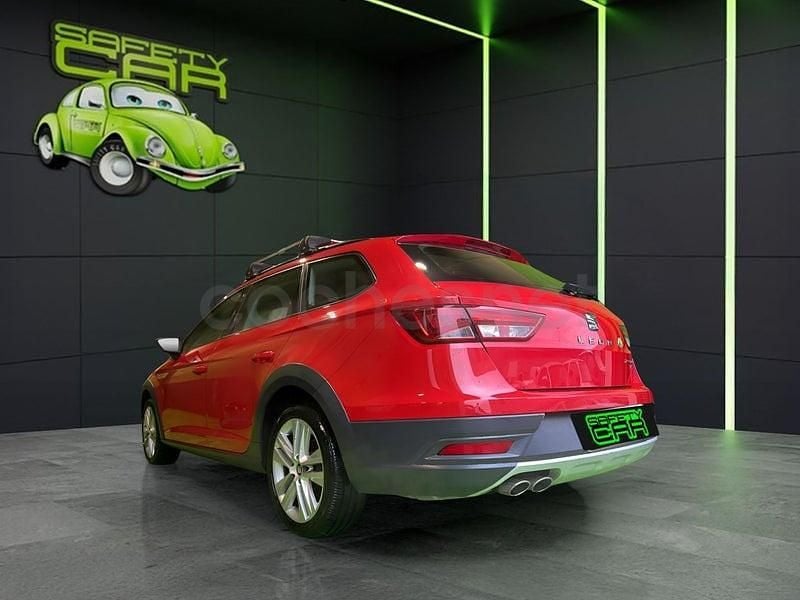 Usado Seat Leon 4Drive 184 CV (135 kW) 2015 Rojo Familiar