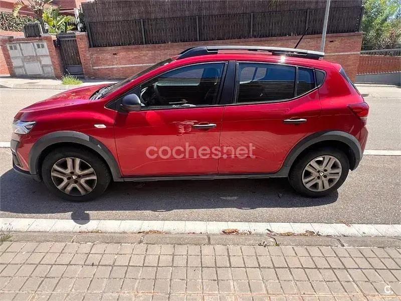 Usado Dacia Sandero Essentiel 100 CV (73 kW) 2021 Rojo Berlina