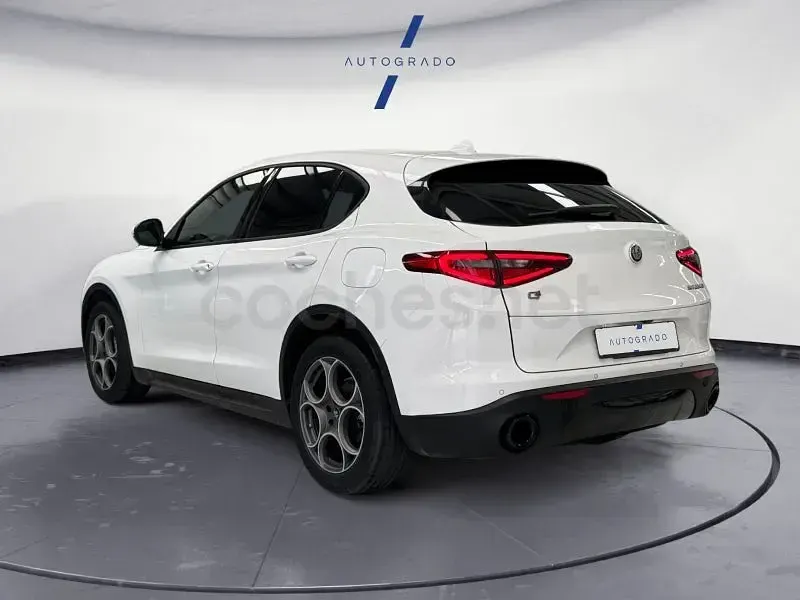 Usado Alfa Romeo Stelvio Sprint 190 CV (139 kW) 2022 Blanco SUV
