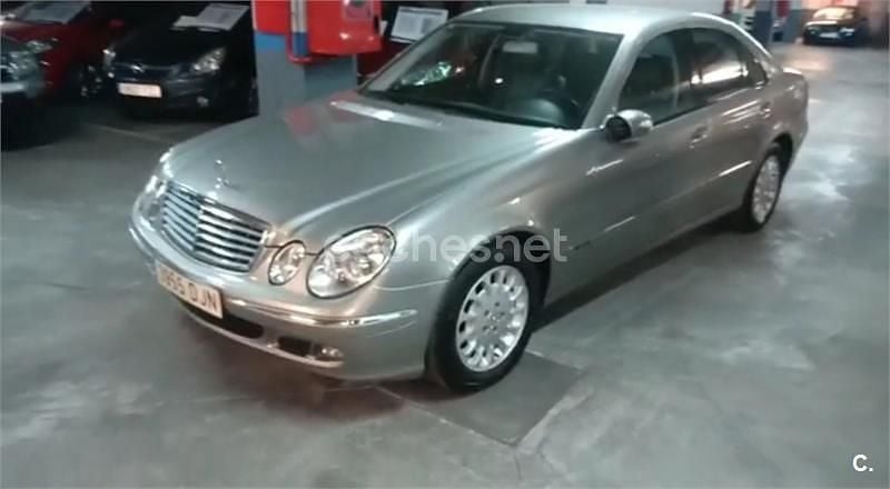 Usado Mercedes E270 Elegance 177 CV (130 kW) 2005 Beige Berlina