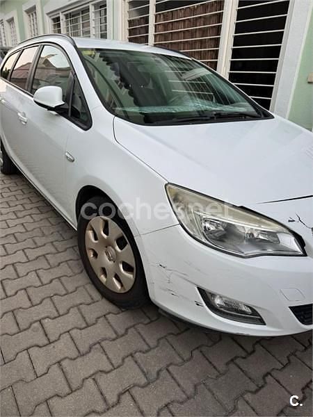 Blanco Usado 2012 Opel Astra Sport Familiar | 5000 € (Precio justo) - Imagen 1/4