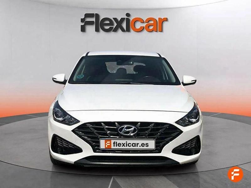 Usado Hyundai i30 116 CV (85 kW) 2021 Blanco Berlina