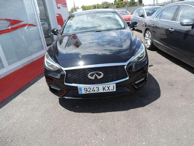 Usado Infiniti Q30 Premium 109 CV (80 kW) 2016 Negro Utilitario