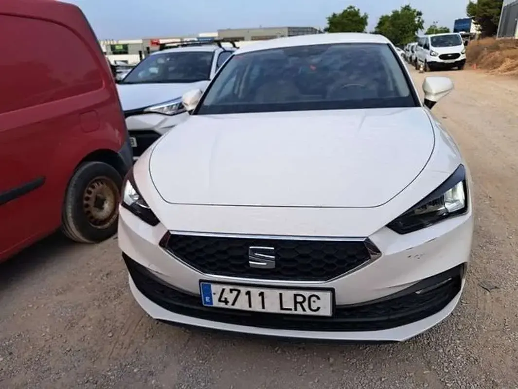 Usado Seat Leon Style 116 CV (85 kW) 2021 Blanco Utilitario