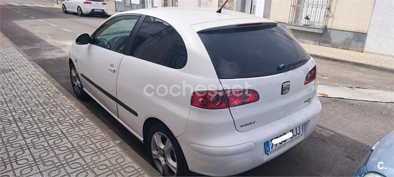 Begagnad Seat Ibiza Reference 100 HK (73 kW) 2005 Vit Halvkombi