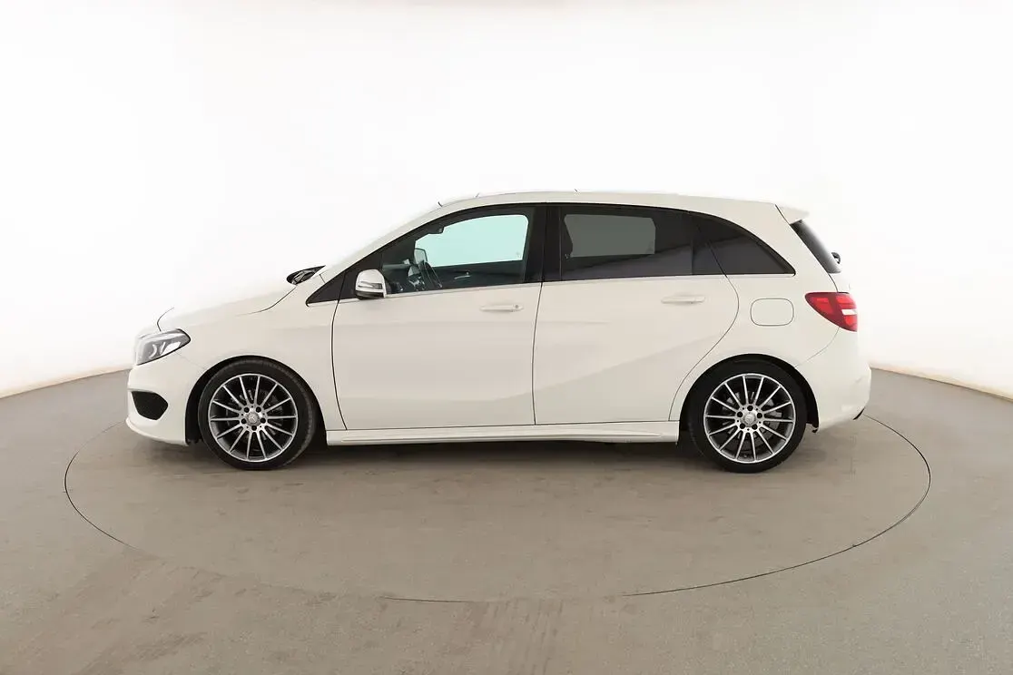 Usado Mercedes B200 AMG line 136 CV (100 kW) 2016 Blanco Utilitario