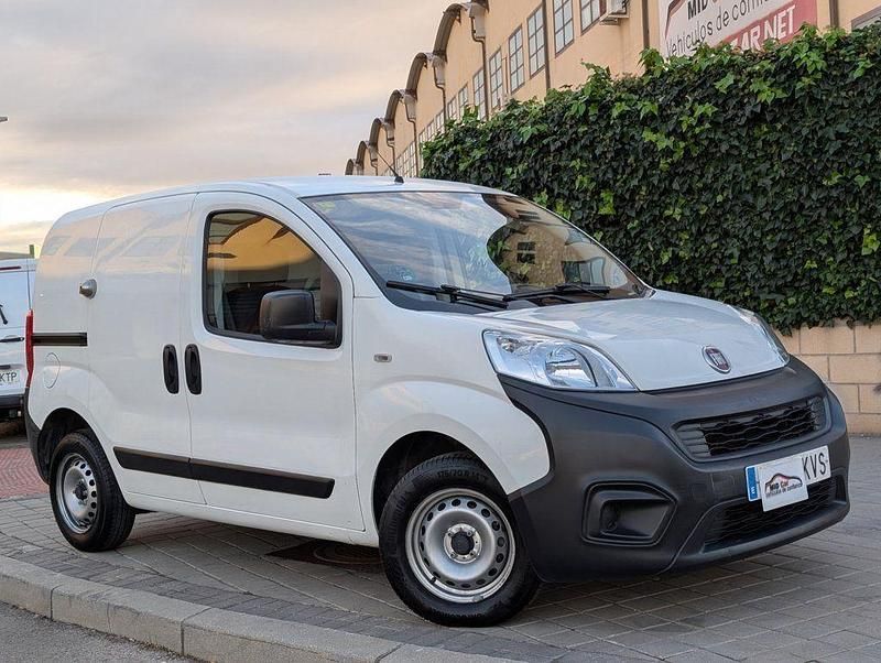 Blanco Usado 2019 Fiat Fiorino Van | 8900 € (Precio justo) - Imagen 1/4