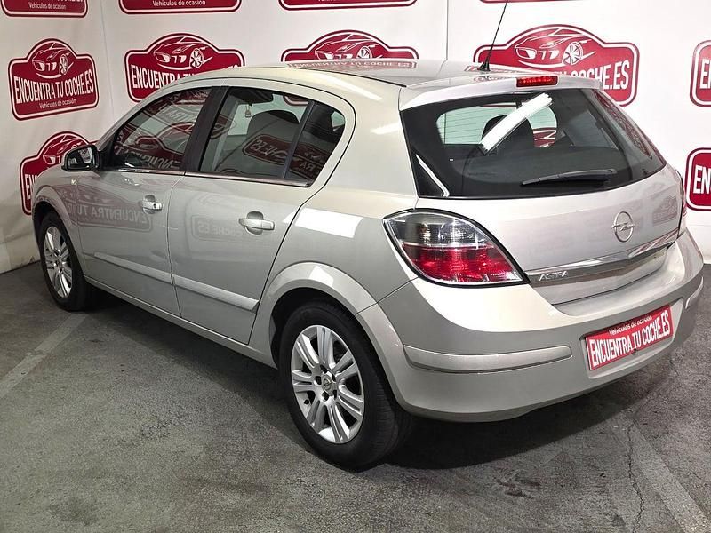 Usado Opel Astra Enjoy 105 CV (77 kW) 2009 Beige Utilitario