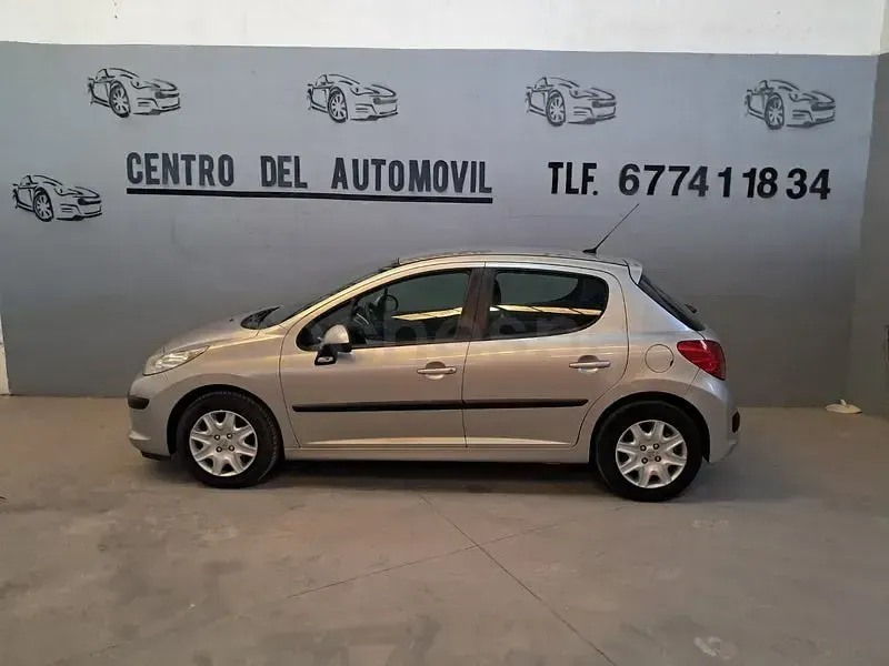 Usado Peugeot 207 70 CV (51 kW) 2010 Beige Berlina