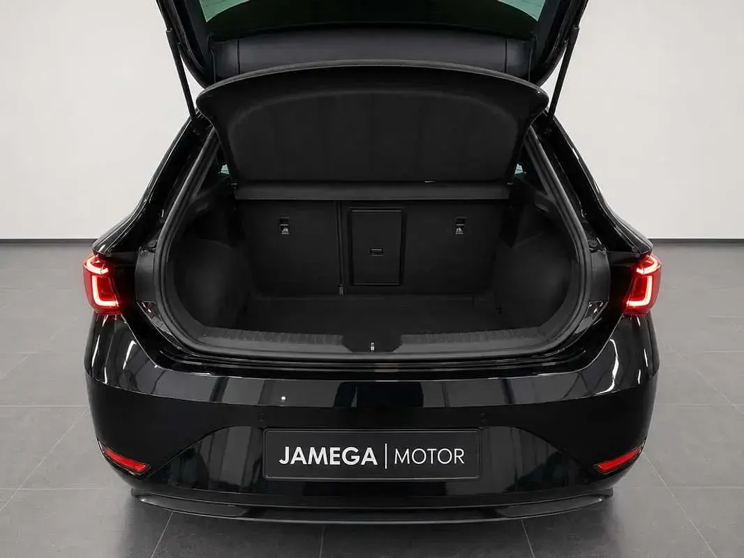Usado Seat Leon FR 150 CV (110 kW) 2021 Negro Utilitario