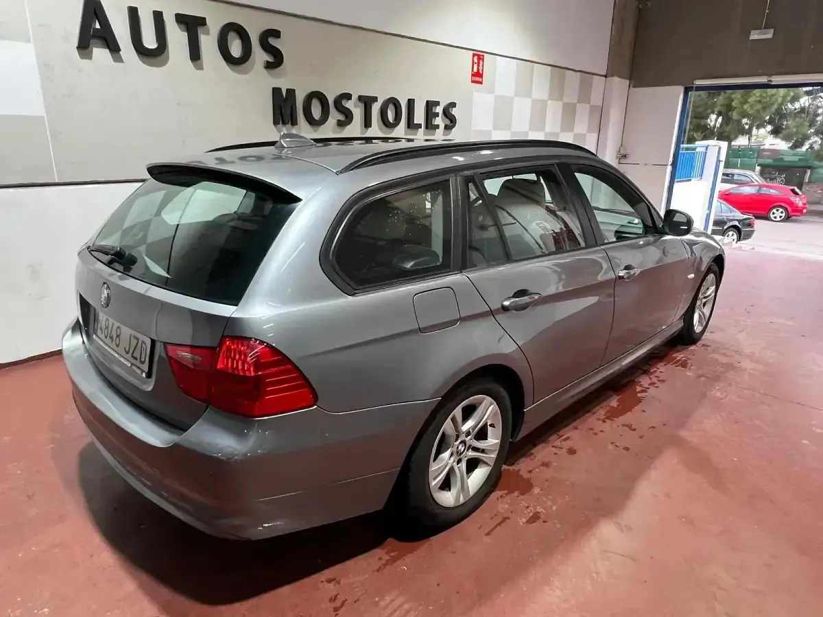Usado BMW 320 184 CV (135 kW) 2012 Gris Familiar