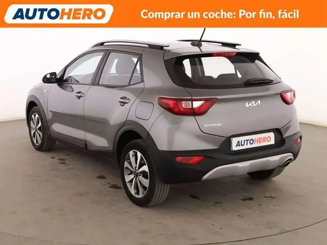 Usado Kia Stonic 84 CV (61 kW) 2023 Gris SUV