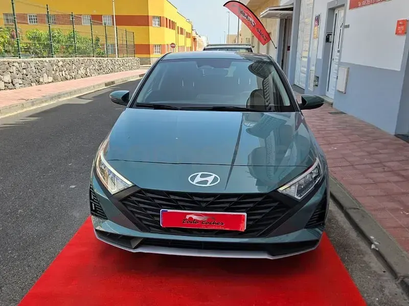 Usado Hyundai i20 84 CV (61 kW) 2024 Verde Utilitario
