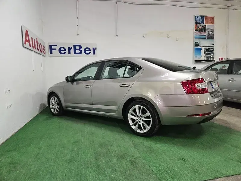 Usado Skoda Octavia 115 CV (84 kW) 2018 Beige Berlina
