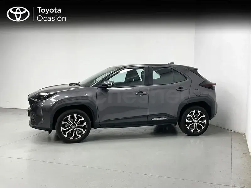 Usado Toyota Yaris Cross Active 116 CV (85 kW) 2022 Gris / plata SUV