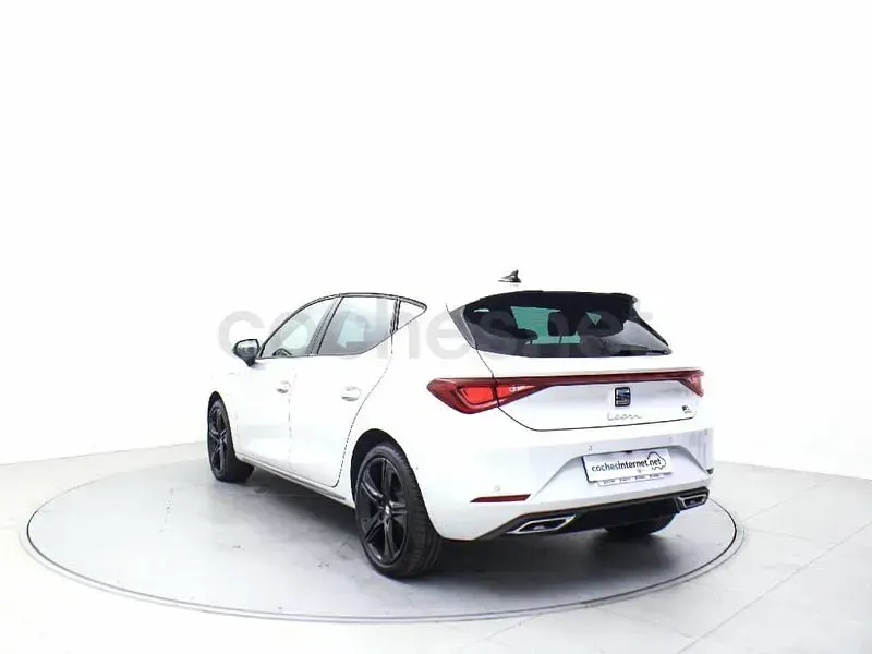 Usado Seat Leon FR 204 CV (150 kW) 2025 Blanco Berlina