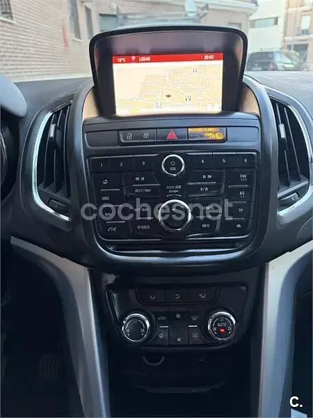 Usado Opel Zafira Tourer Selective 130 CV (95 kW) 2015 Gris / plata Monovolumen
