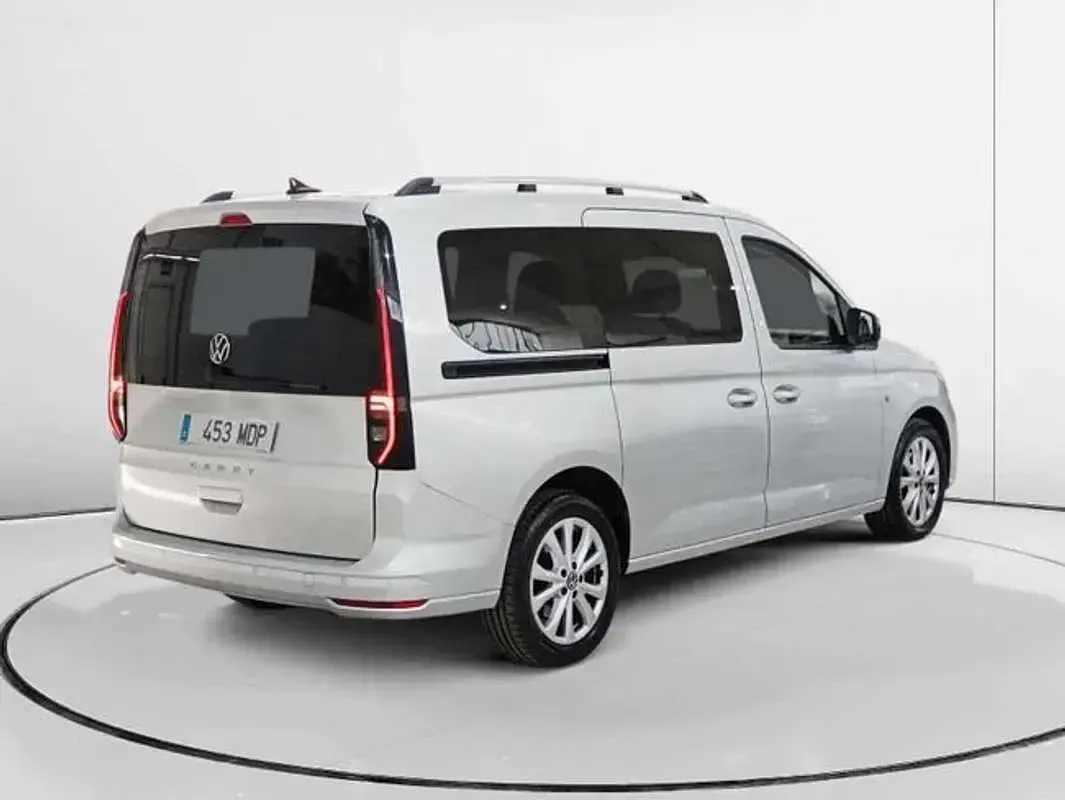 Usado VW Caddy Maxi Life Life 114 CV (83 kW) 2023 Gris Monovolumen