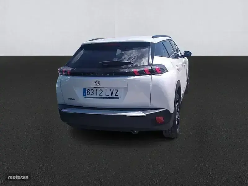 Usado Peugeot 2008 Allure 130 CV (95 kW) 2022 Blanco SUV