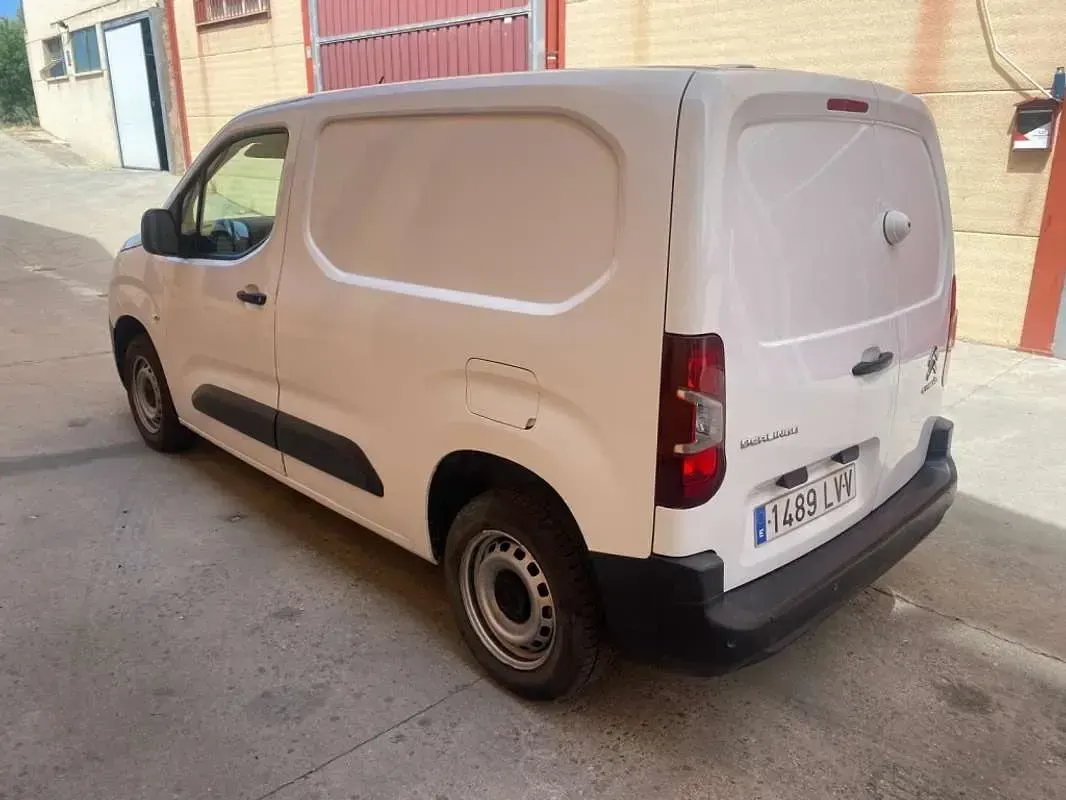 Usado Citroën Berlingo 102 CV (75 kW) 2022 Blanco Monovolumen