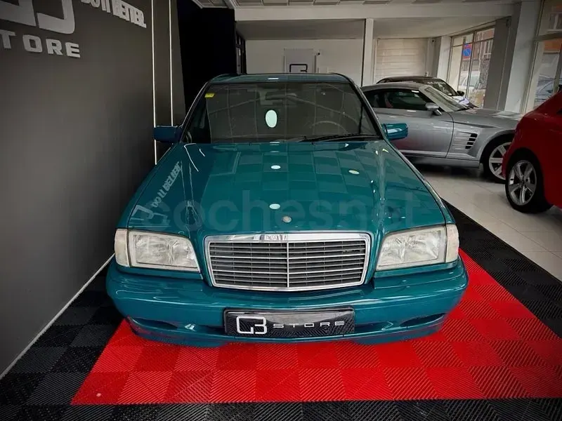Usado Mercedes C180 122 CV (89 kW) 1998 Verde Berlina