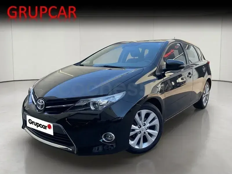 Usado Toyota Auris Hybrid Active 136 CV (100 kW) 2013 Negro Berlina