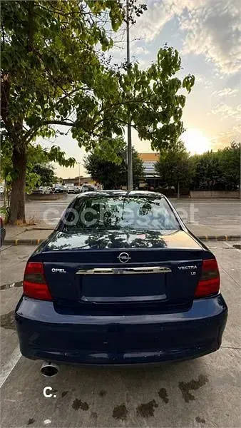 Usado Opel Vectra Edition 115 CV (84 kW) 2000 Azul Familiar
