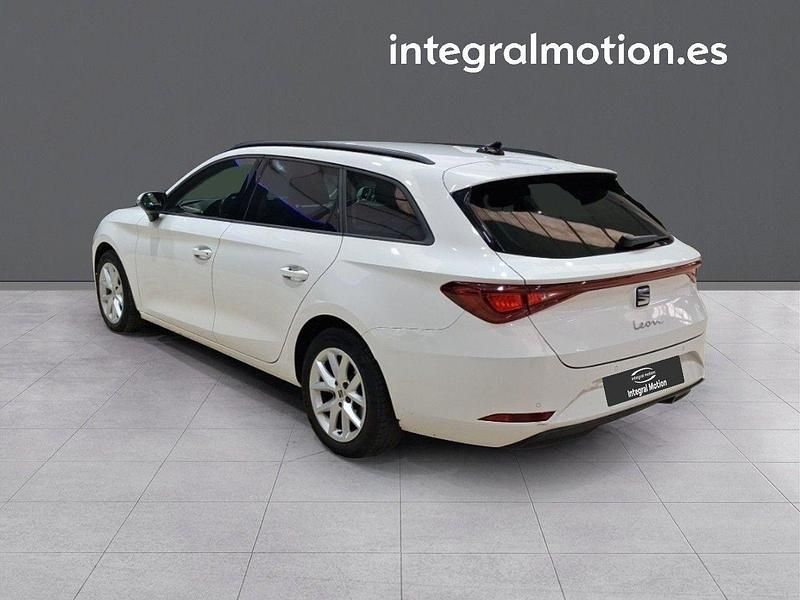 Usado Seat Leon Style 110 CV (80 kW) 2021 Blanco