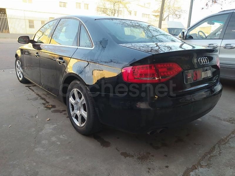 Usado Audi A4 136 CV (100 kW) 2011 Negro Berlina